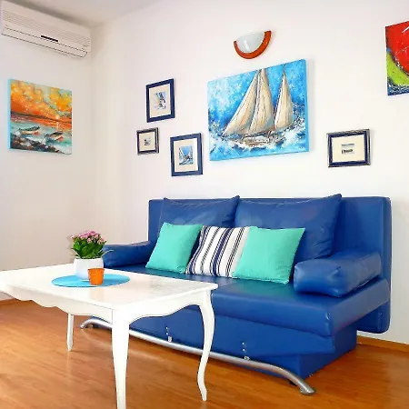 Rogulj アパート トロギール